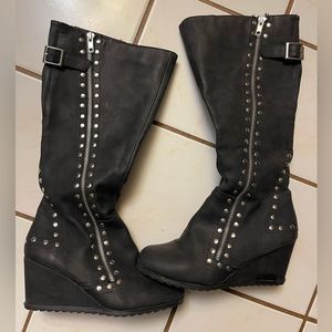 Women’s 2 Lips Too platform 6.5 size boots